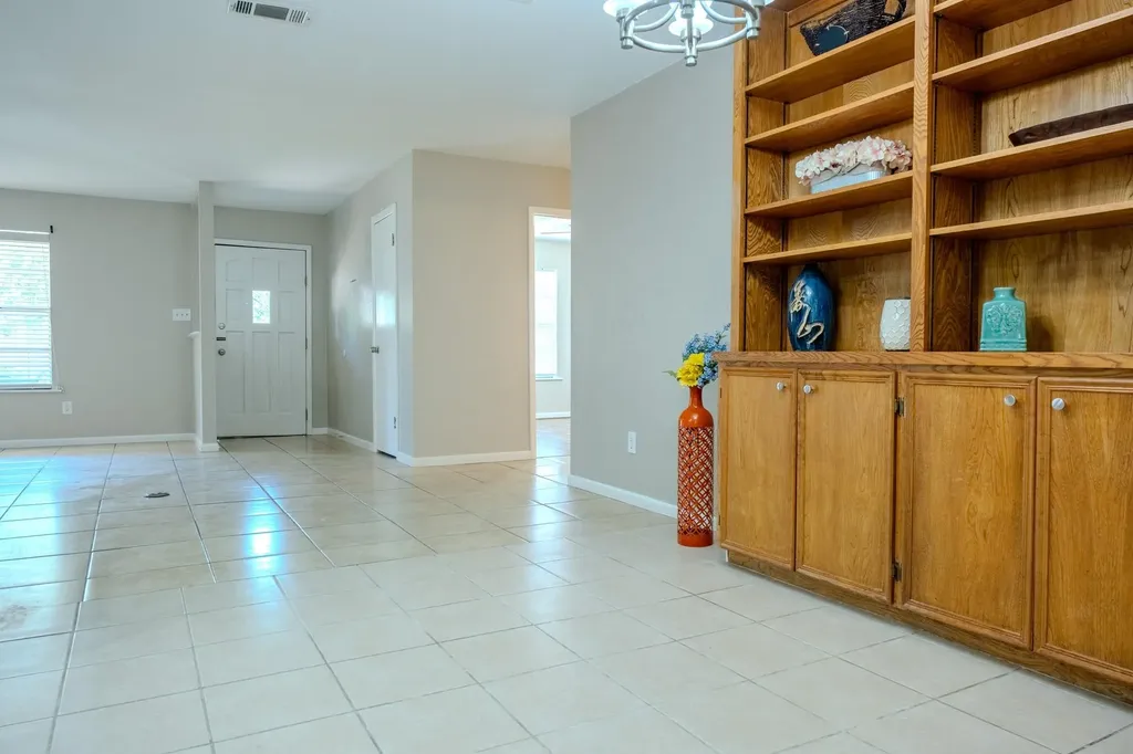 210 Loesch Drive Elgin TX 78621