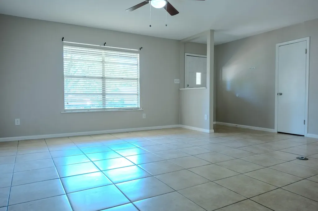 210 Loesch Drive Elgin TX 78621