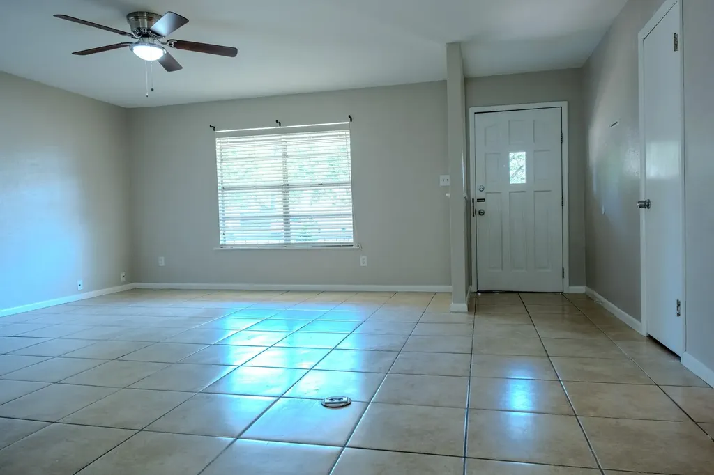 210 Loesch Drive Elgin TX 78621