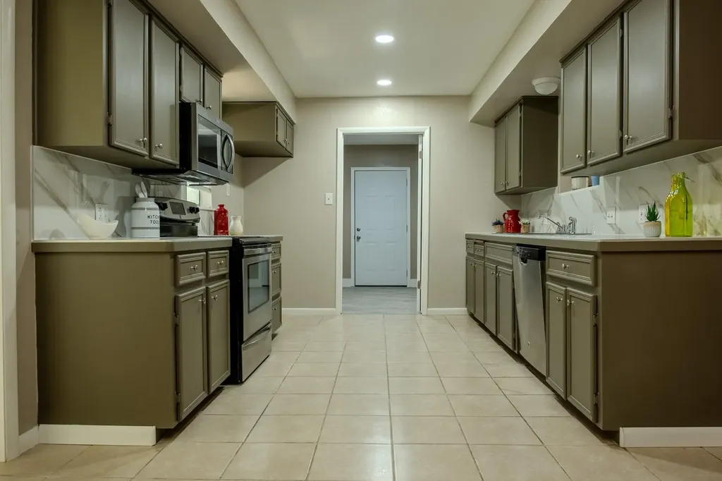 210 Loesch Drive Elgin TX 78621