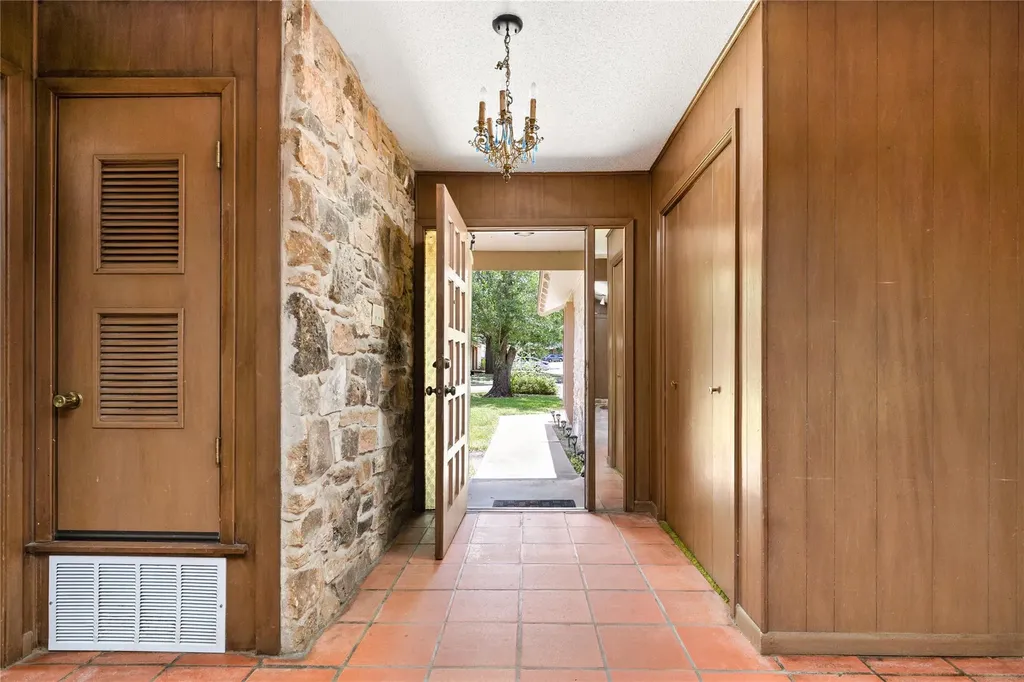 2612 Choctaw Trail Austin TX 78745