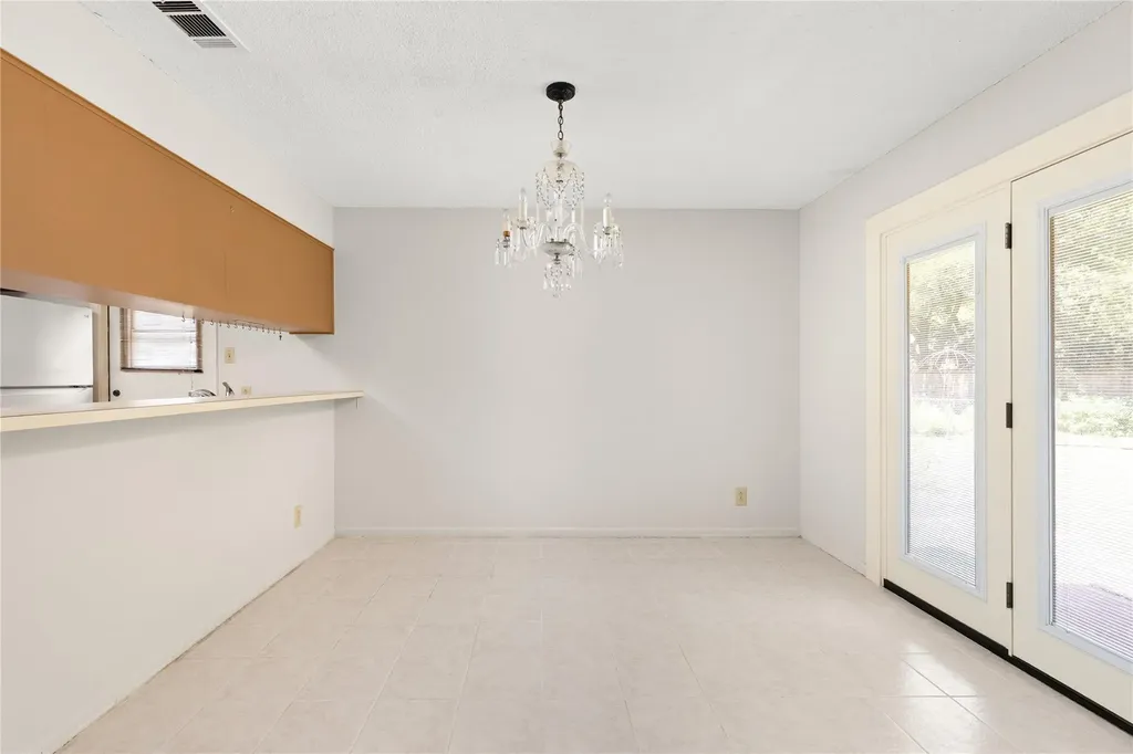 2612 Choctaw Trail Austin TX 78745