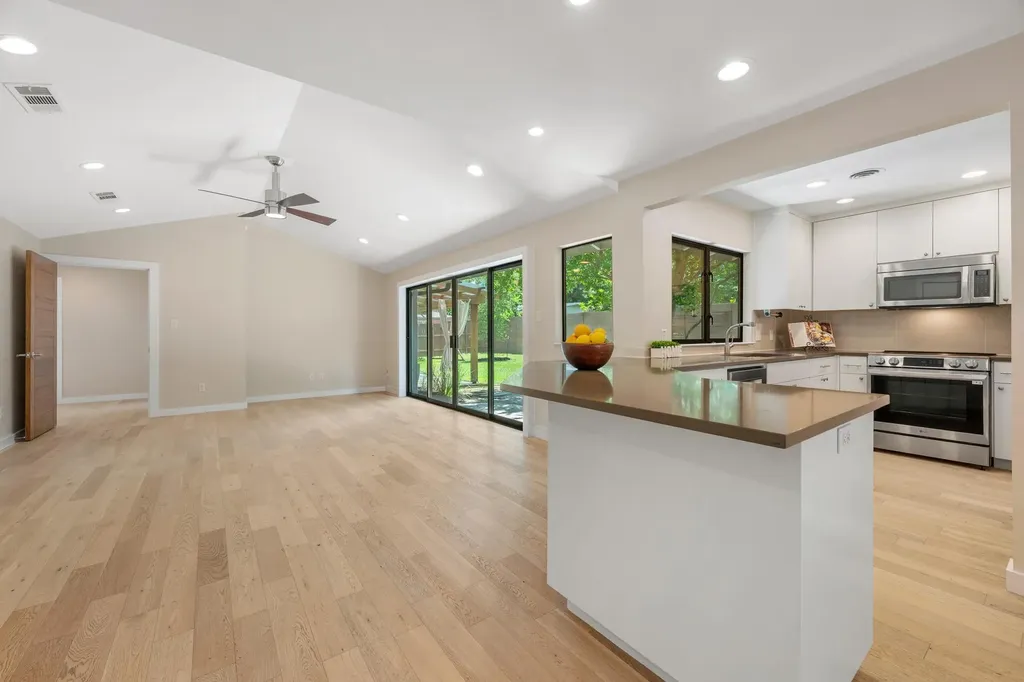 2611 E Side Drive Austin TX 78704