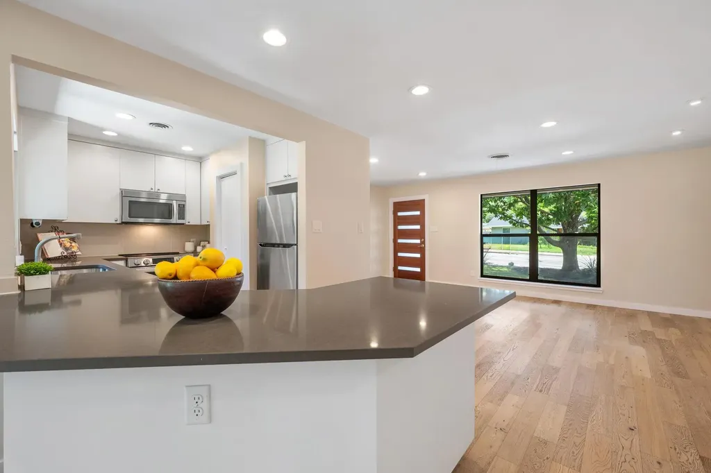 2611 E Side Drive Austin TX 78704
