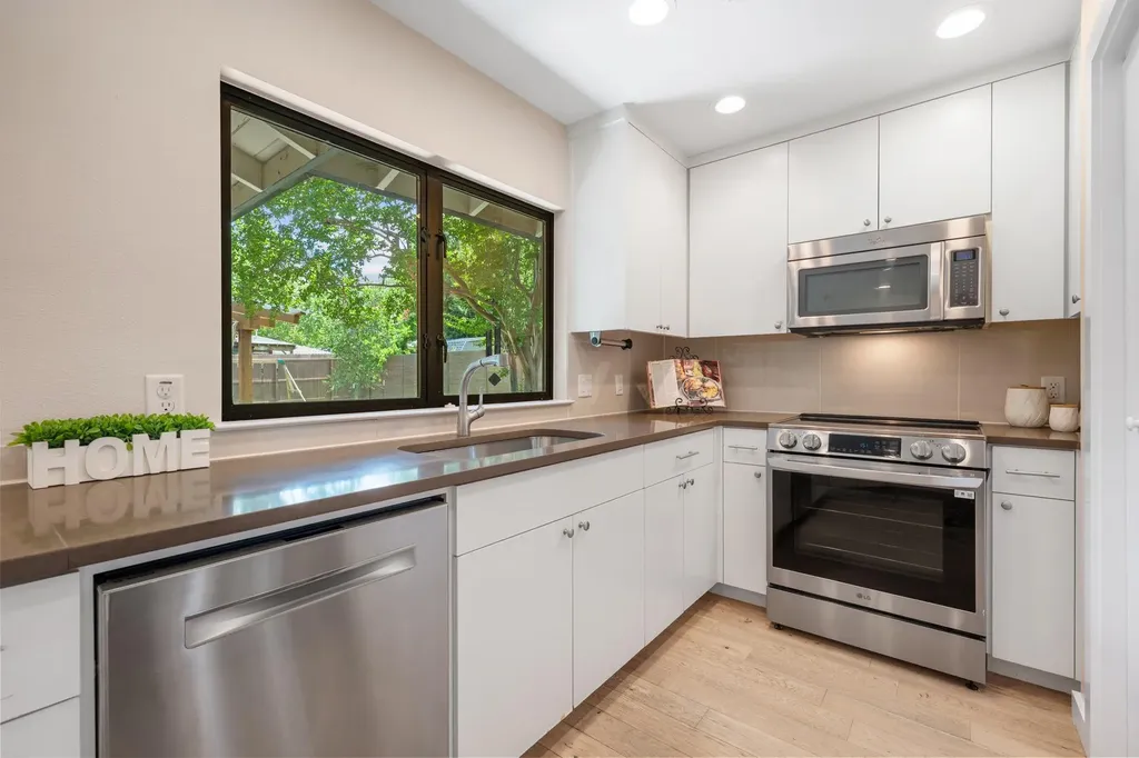 2611 E Side Drive Austin TX 78704