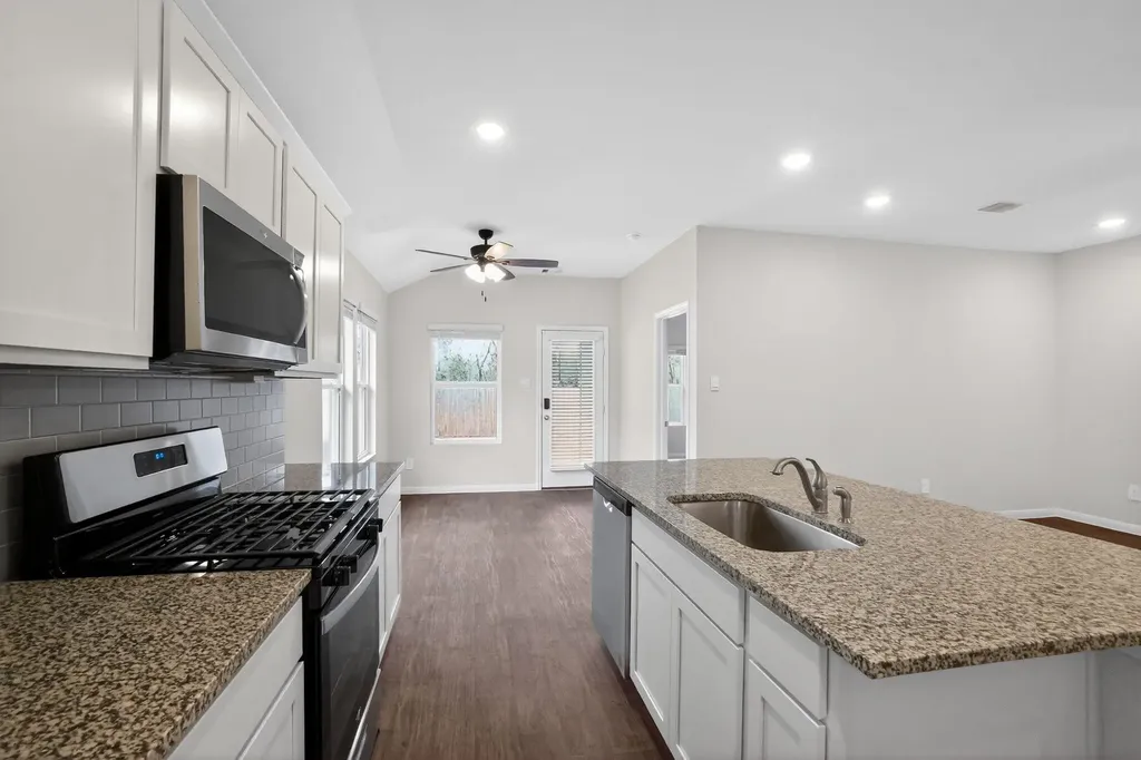 206 Addison Place Lockhart TX 78644