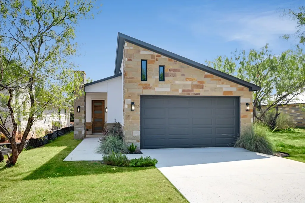611 Sun Ray Horseshoe Bay TX 78657