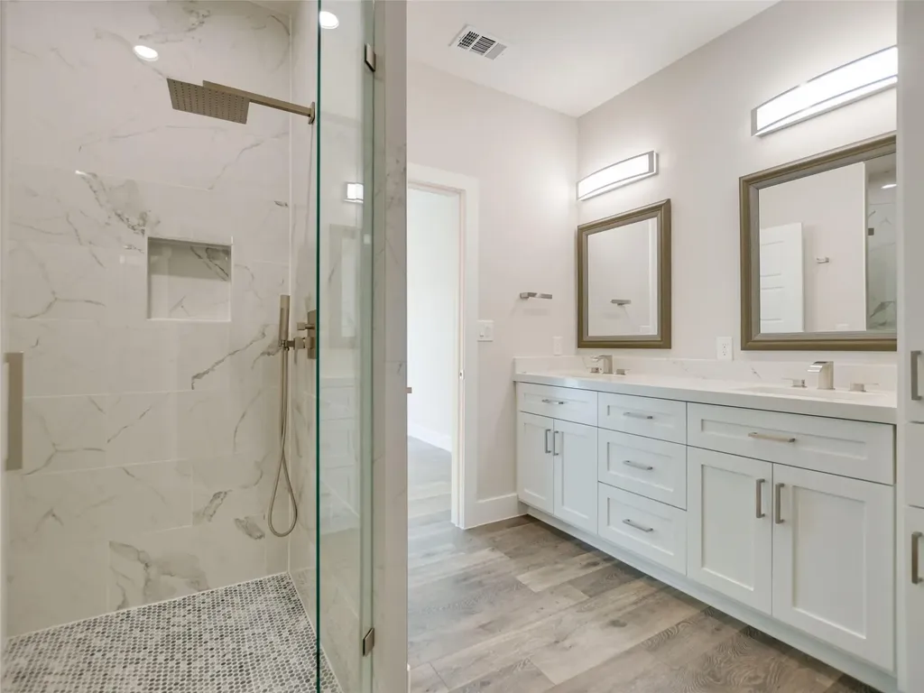 611 Sun Ray Horseshoe Bay TX 78657