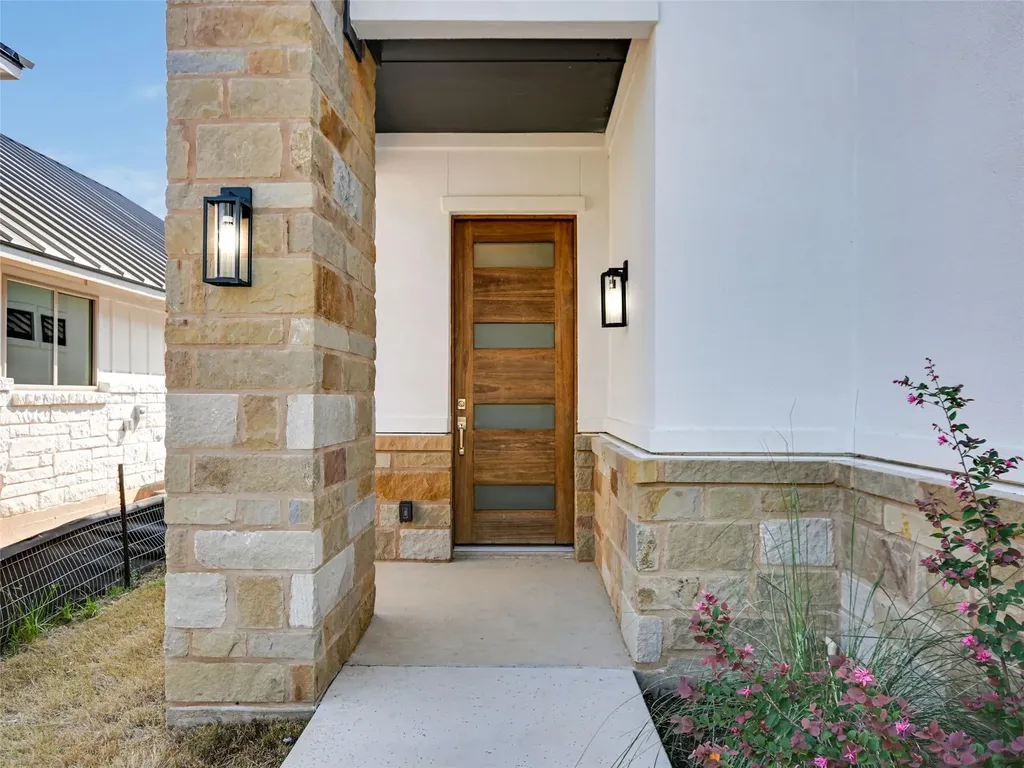 611 Sun Ray Horseshoe Bay TX 78657