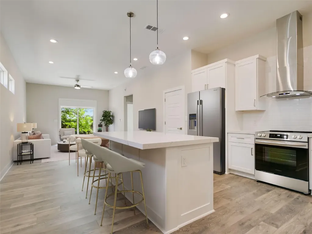 611 Sun Ray Horseshoe Bay TX 78657
