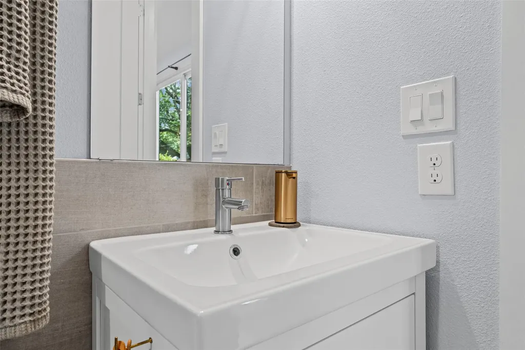 1409 Holly Street Austin TX 78702