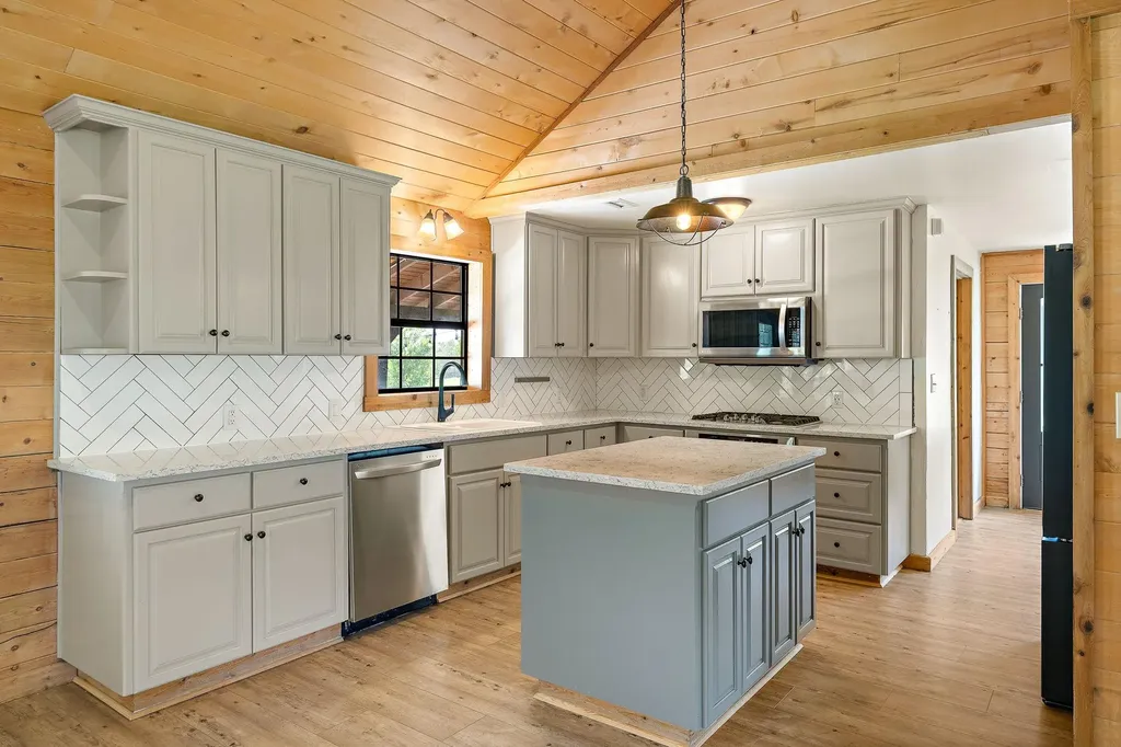 571 Balch Road Elgin TX 78621