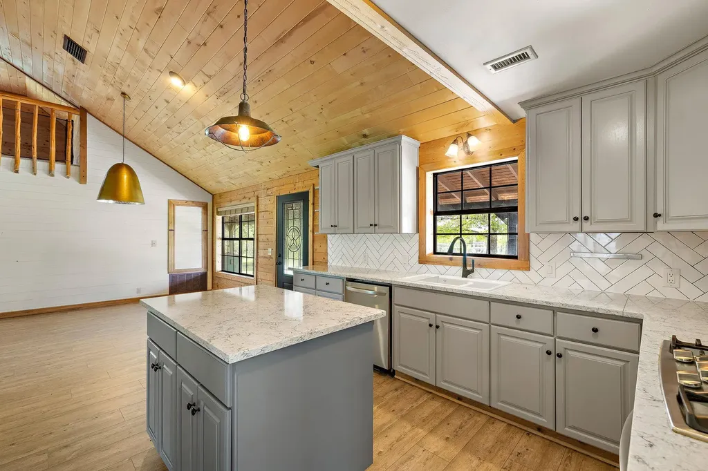 571 Balch Road Elgin TX 78621