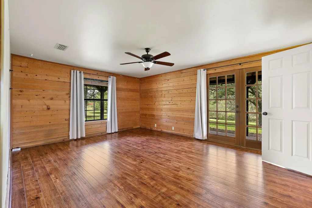 571 Balch Road Elgin TX 78621