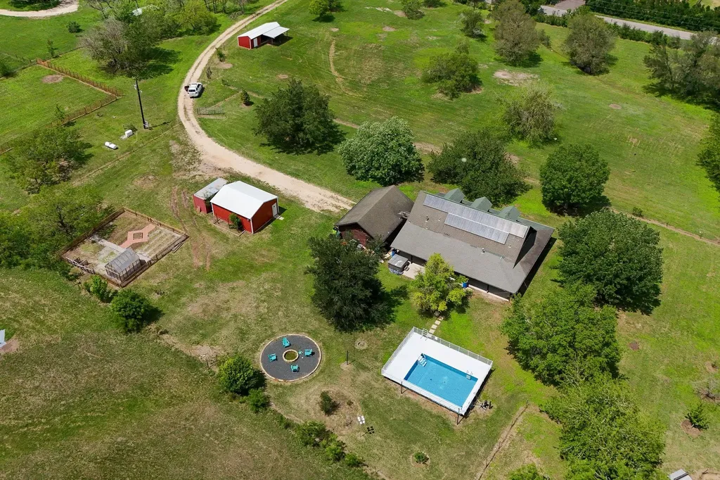 571 Balch Road Elgin TX 78621