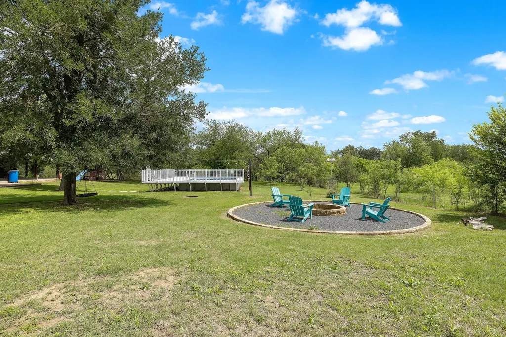 571 Balch Road Elgin TX 78621