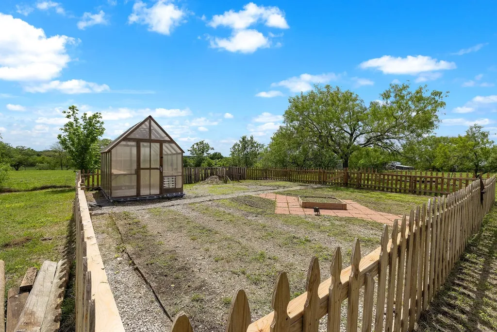 571 Balch Road Elgin TX 78621