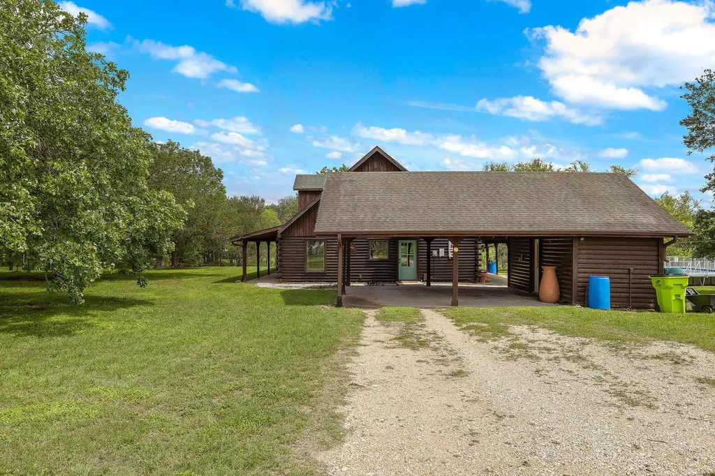 571 Balch Road Elgin TX 78621