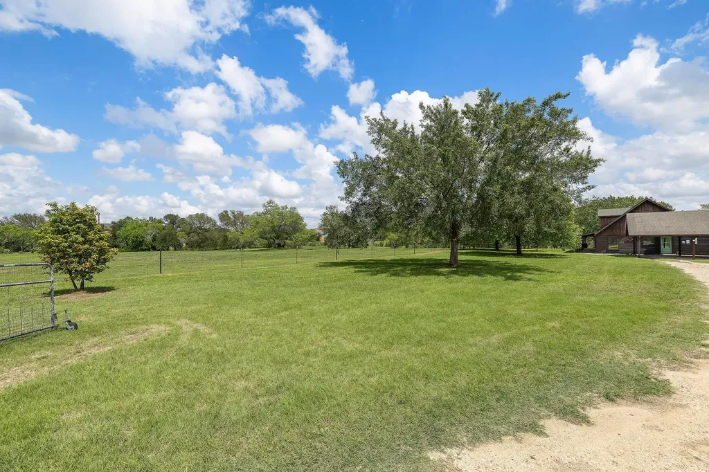 571 Balch Road Elgin TX 78621