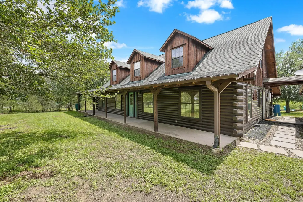 571 Balch Road Elgin TX 78621