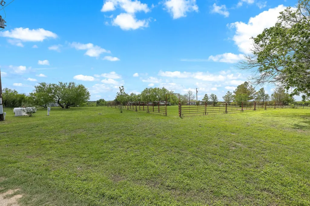571 Balch Road Elgin TX 78621