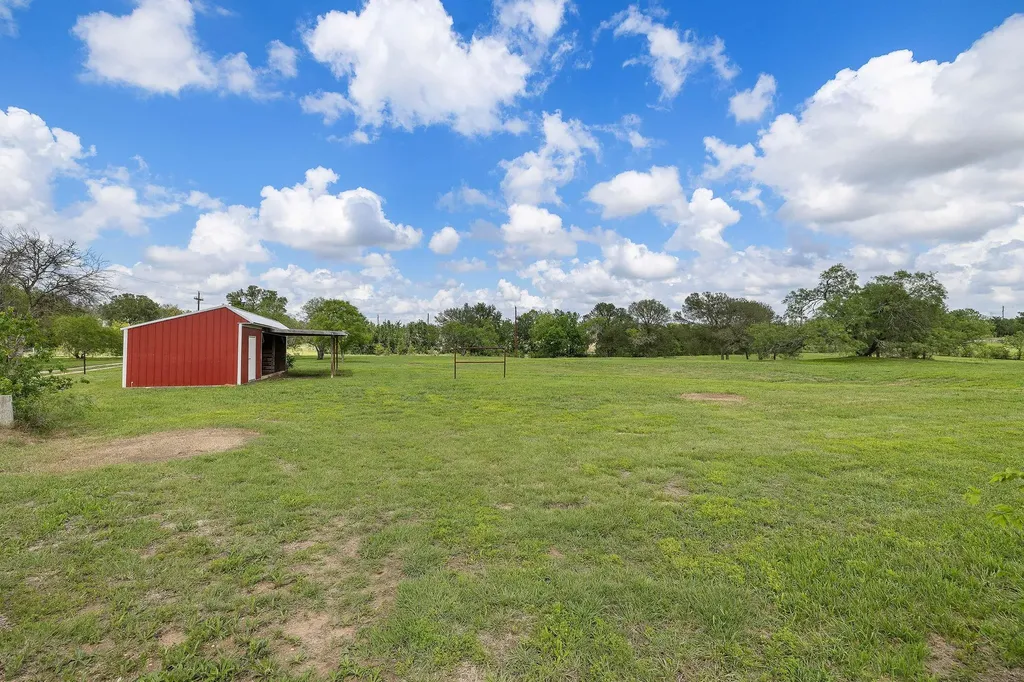 571 Balch Road Elgin TX 78621