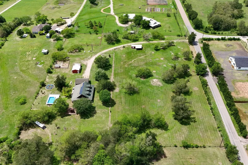 571 Balch Road Elgin TX 78621