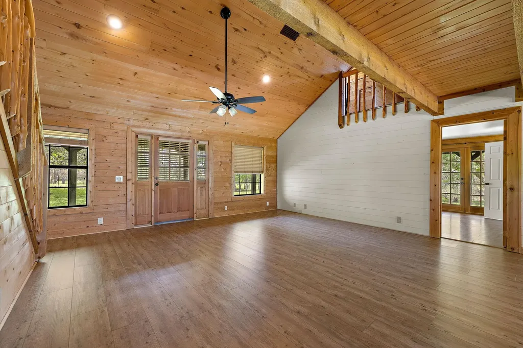 571 Balch Road Elgin TX 78621