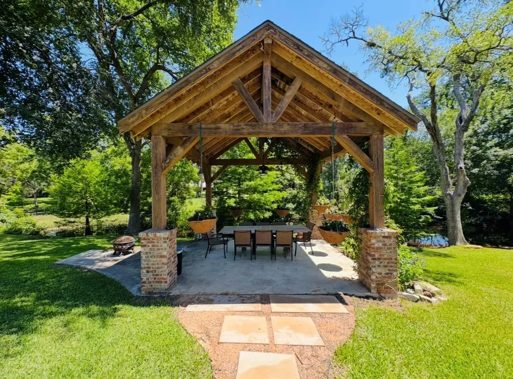 203 E 11th Street Elgin TX 78621