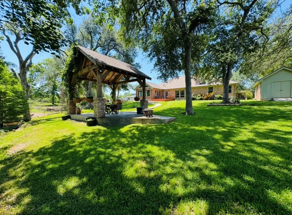 203 E 11th Street Elgin TX 78621