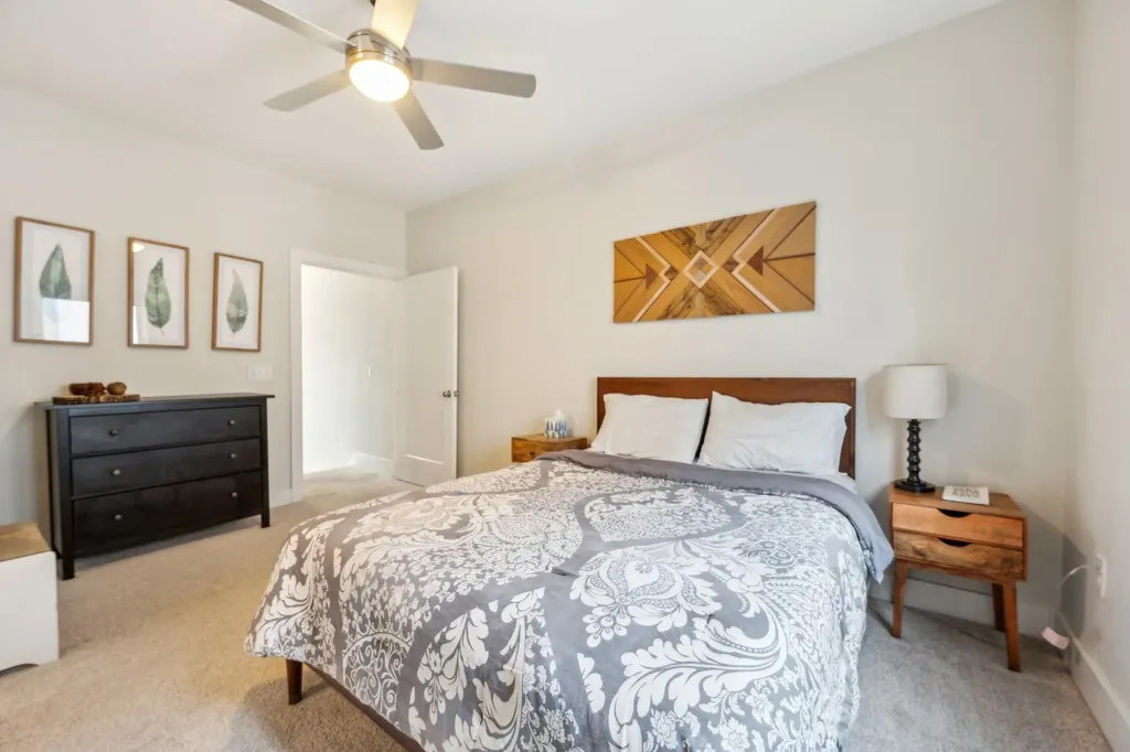 2827 Manor Road Austin TX 78722