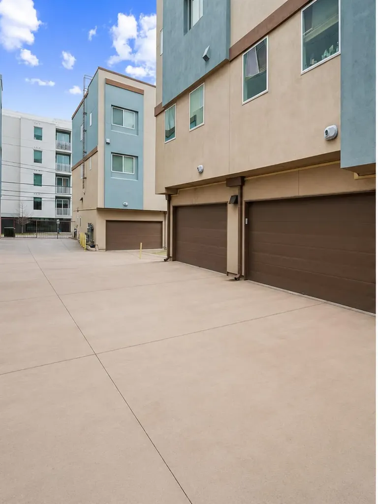 2827 Manor Road Austin TX 78722