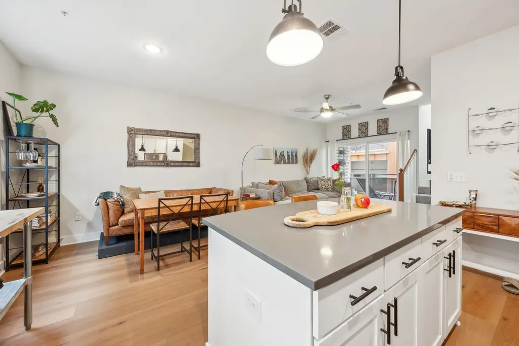 2827 Manor Road Austin TX 78722