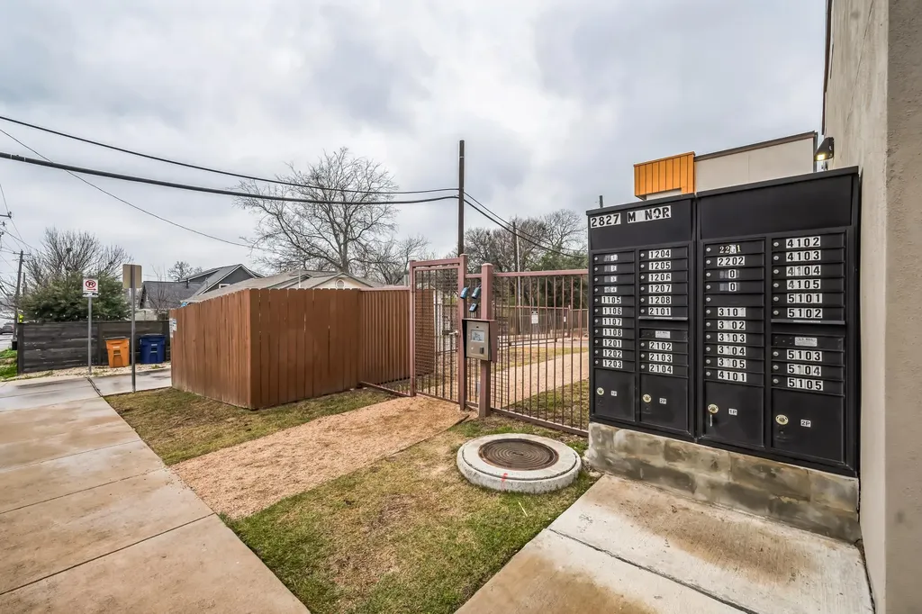 2827 Manor Road Austin TX 78722
