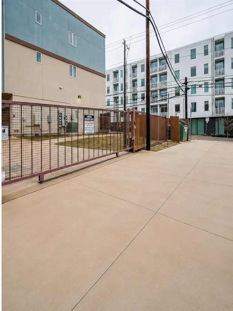 2827 Manor Road Austin TX 78722