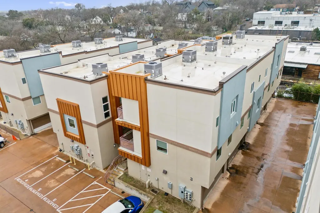 2827 Manor Road Austin TX 78722