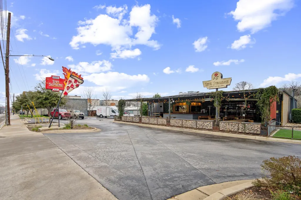 2827 Manor Road Austin TX 78722