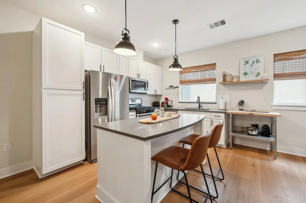 2827 Manor Road Austin TX 78722