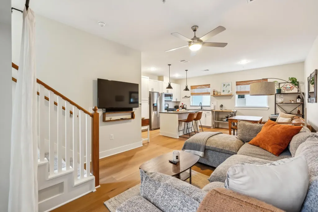 2827 Manor Road Austin TX 78722