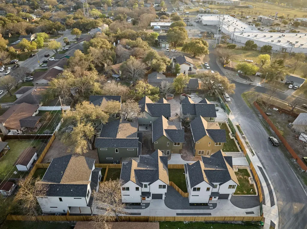 6407 Bradsher Austin TX 78745