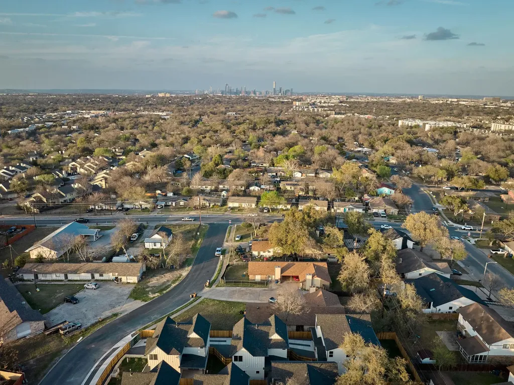 6407 Bradsher Austin TX 78745