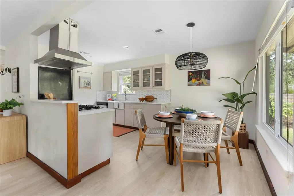 2301 Village Circle Austin TX 78745