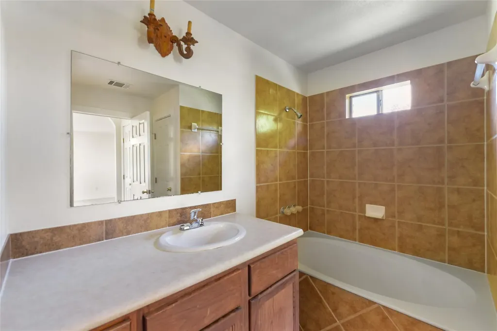 135 Petirrojo Court Del Valle TX 78617