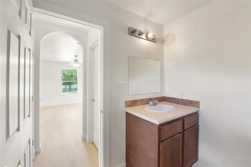 135 Petirrojo Court Del Valle TX 78617