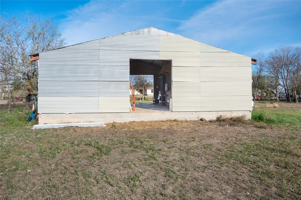 135 Petirrojo Court Del Valle TX 78617