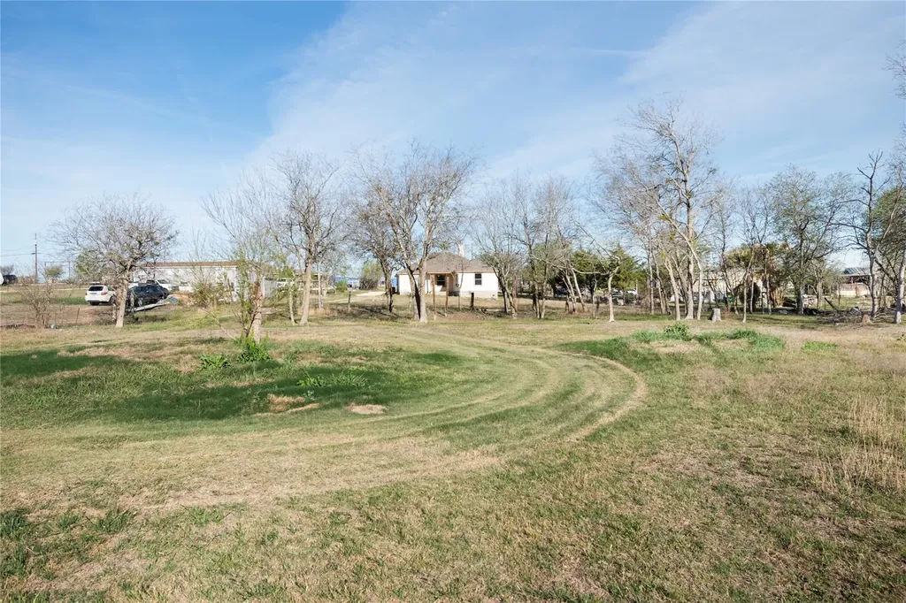 135 Petirrojo Court Del Valle TX 78617