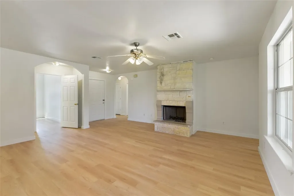 135 Petirrojo Court Del Valle TX 78617