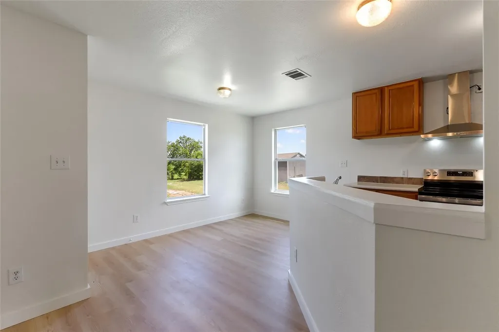 135 Petirrojo Court Del Valle TX 78617