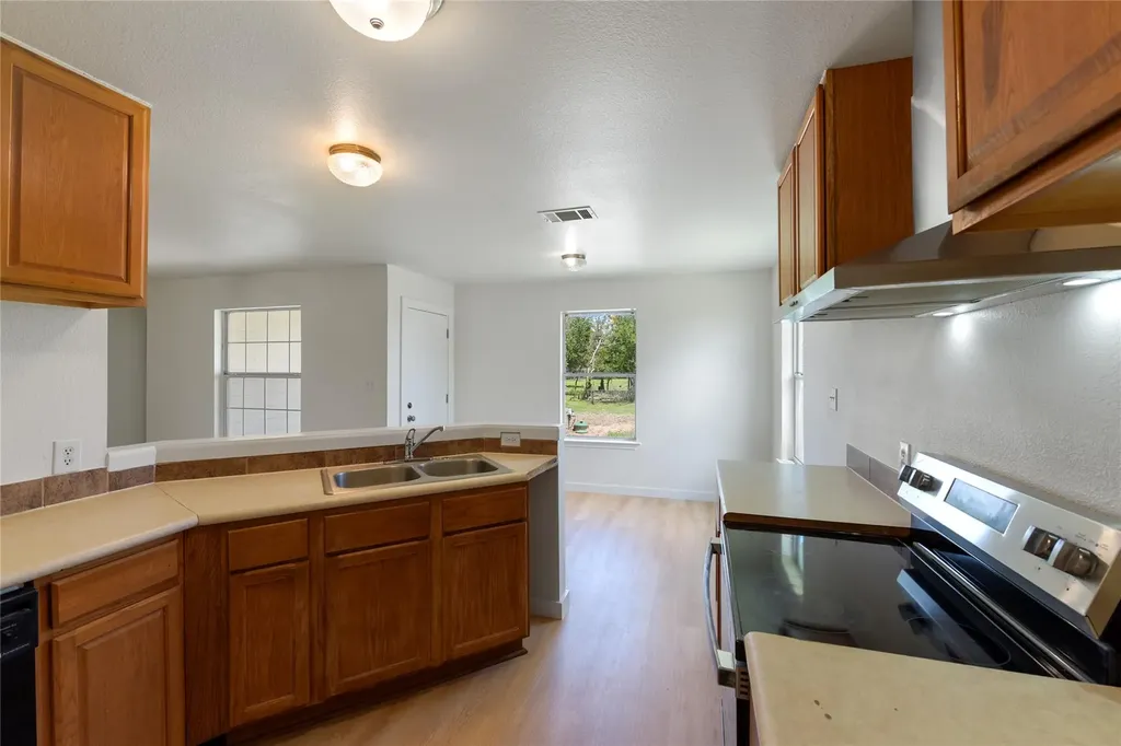 135 Petirrojo Court Del Valle TX 78617
