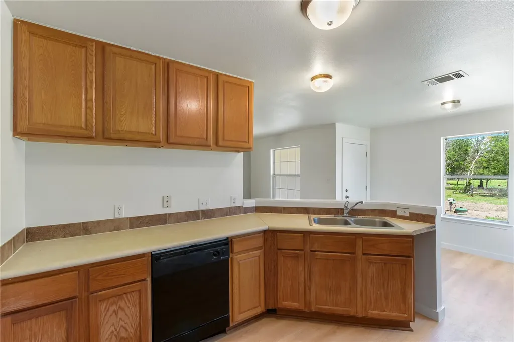135 Petirrojo Court Del Valle TX 78617